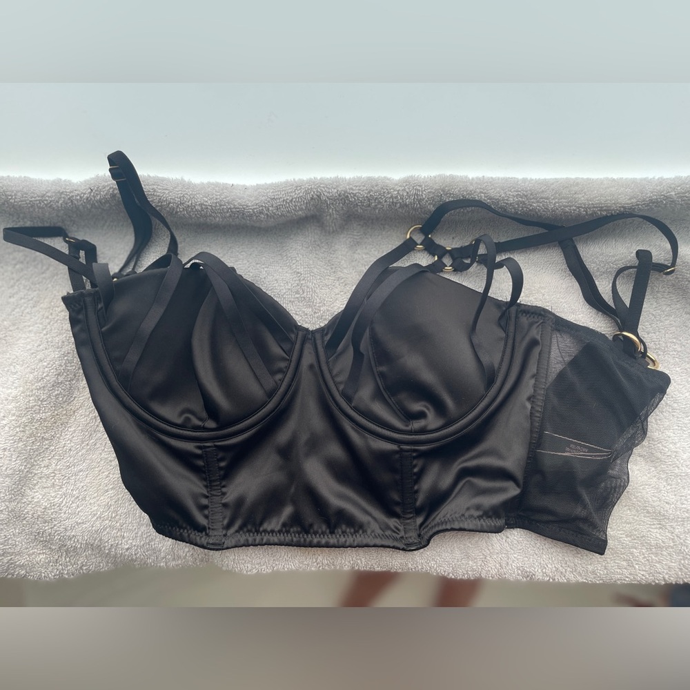 Victoria secret very sexy black satin strappy bustier 32d